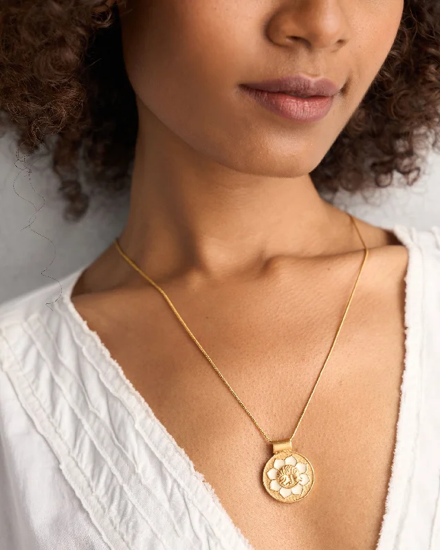 Tiger Earth Sign Charm - Gold Dynamic Men's Glow